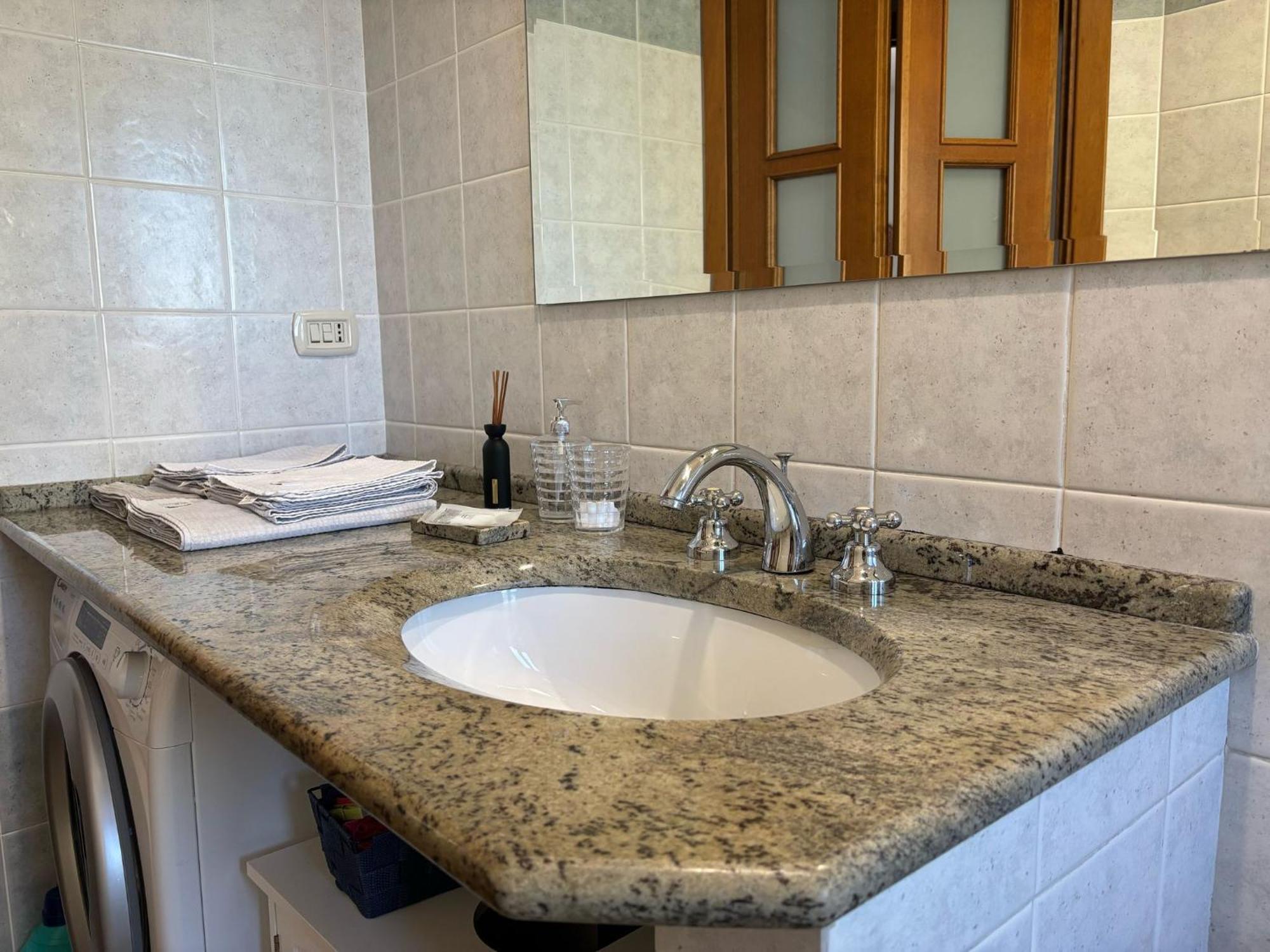 Bright Port View Apartment- Free Parking Cagliari Exterior photo